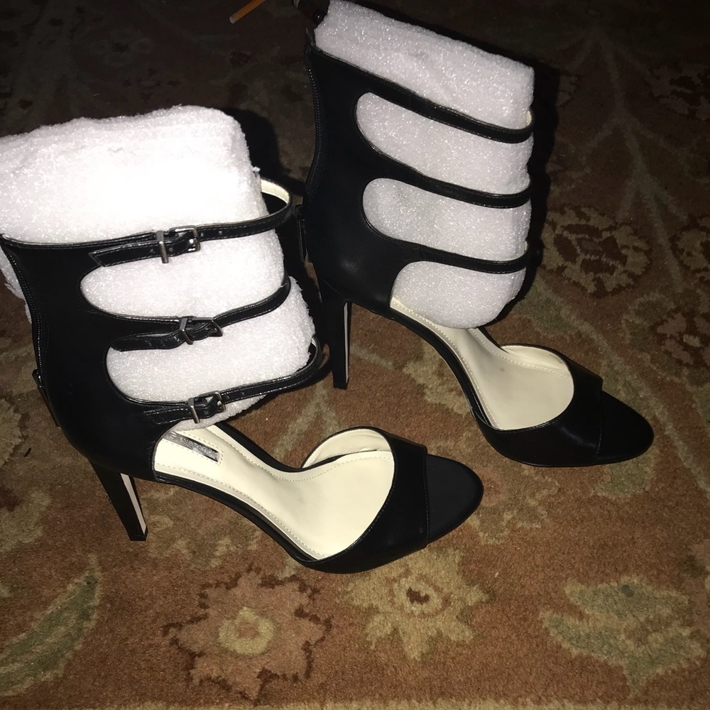 💕NEW BCBGeneration Open Toe Ankle Strap Heels💕 - Picture 2 of 5